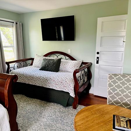 Hudson House Bed And Breakfast Wheatland Екстериор снимка
