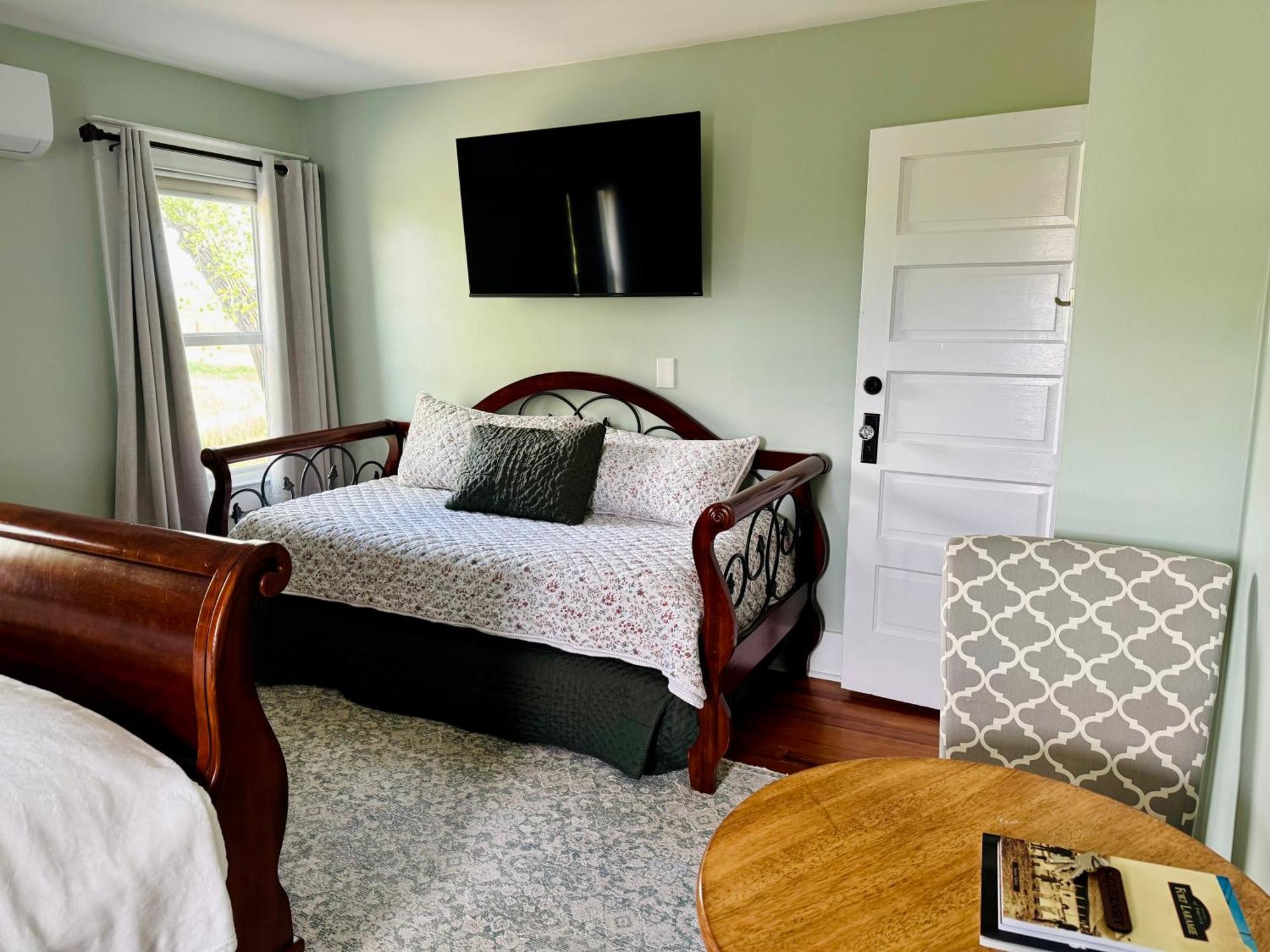 Hudson House Bed And Breakfast Wheatland Екстериор снимка